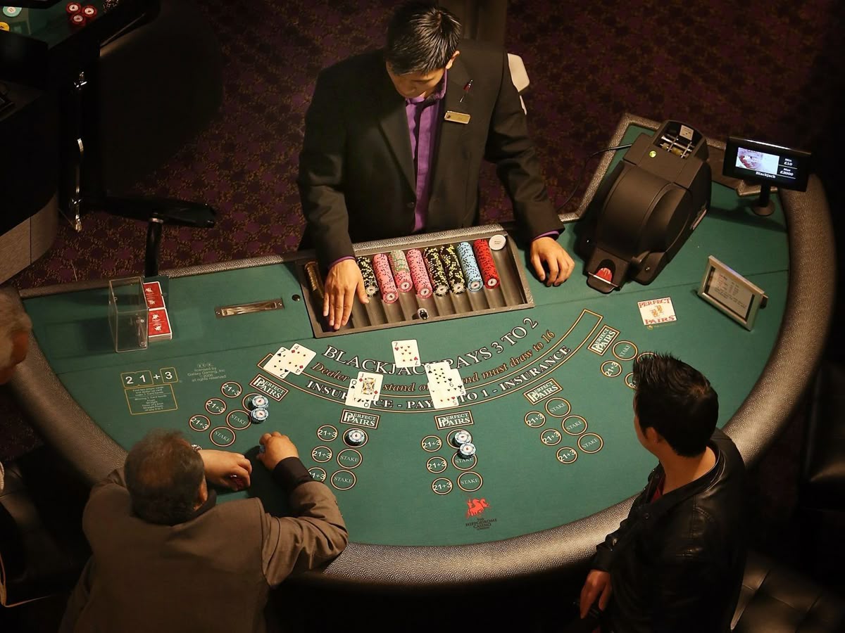 Spin Casino Game کیسینو میں پوکر گیمز